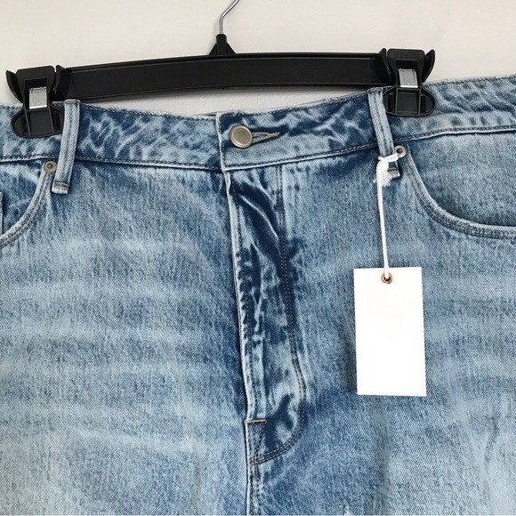 Good American Distressed Button Fly Bombshell Shorts Size 18 NWT - Picture 3 of 15